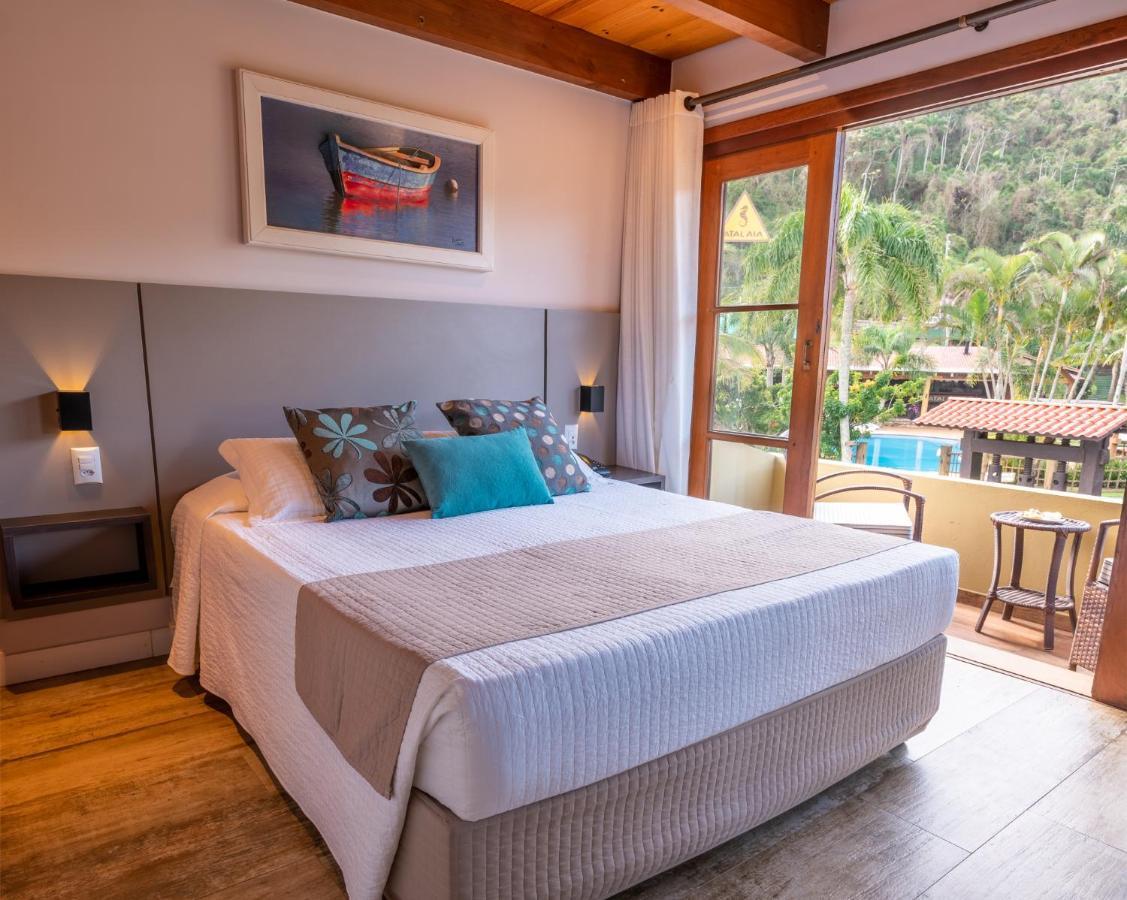 Hotel Atalaia Do Mariscal Бомбиняс Стая снимка