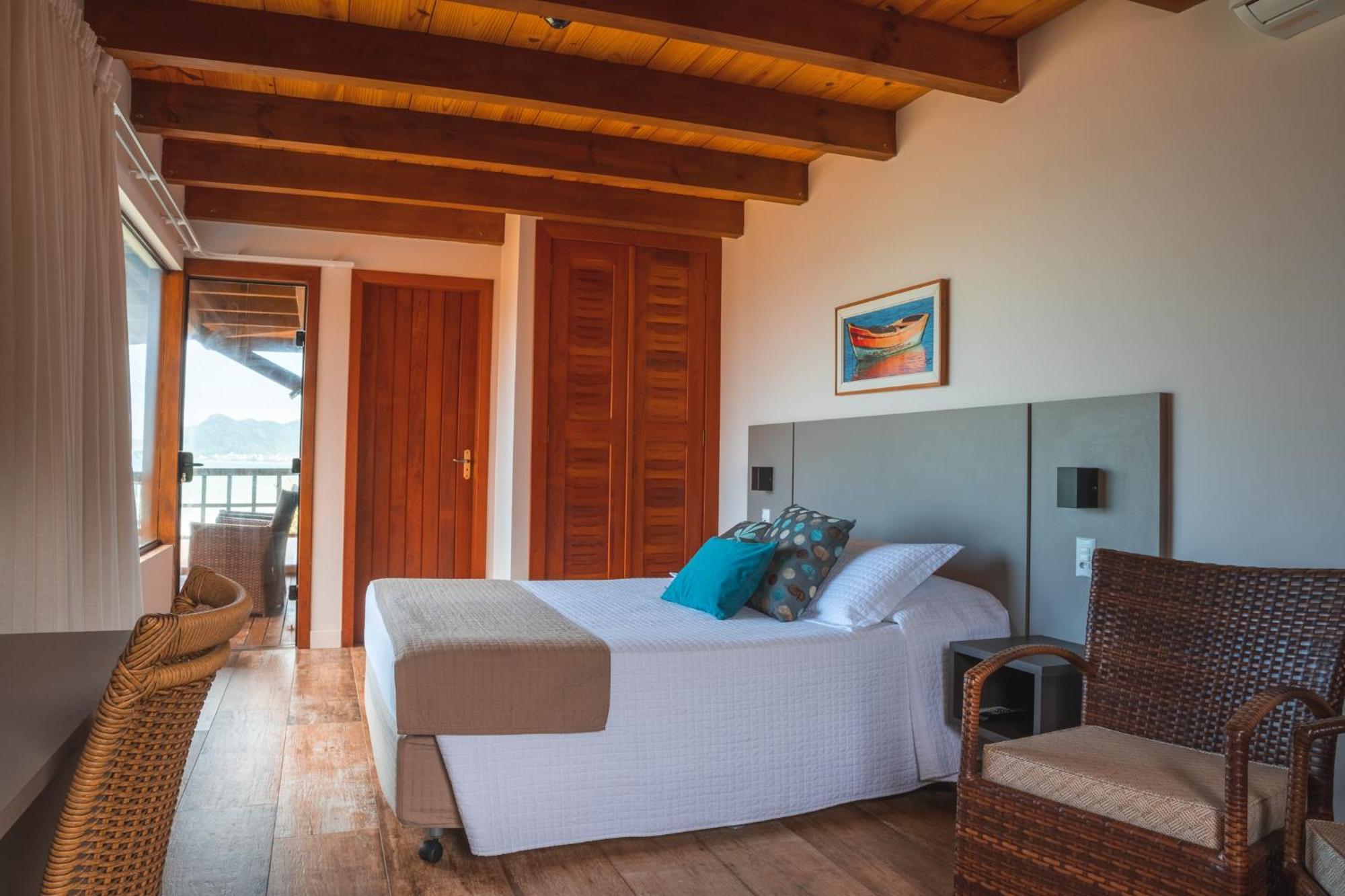 Hotel Atalaia Do Mariscal Бомбиняс Стая снимка