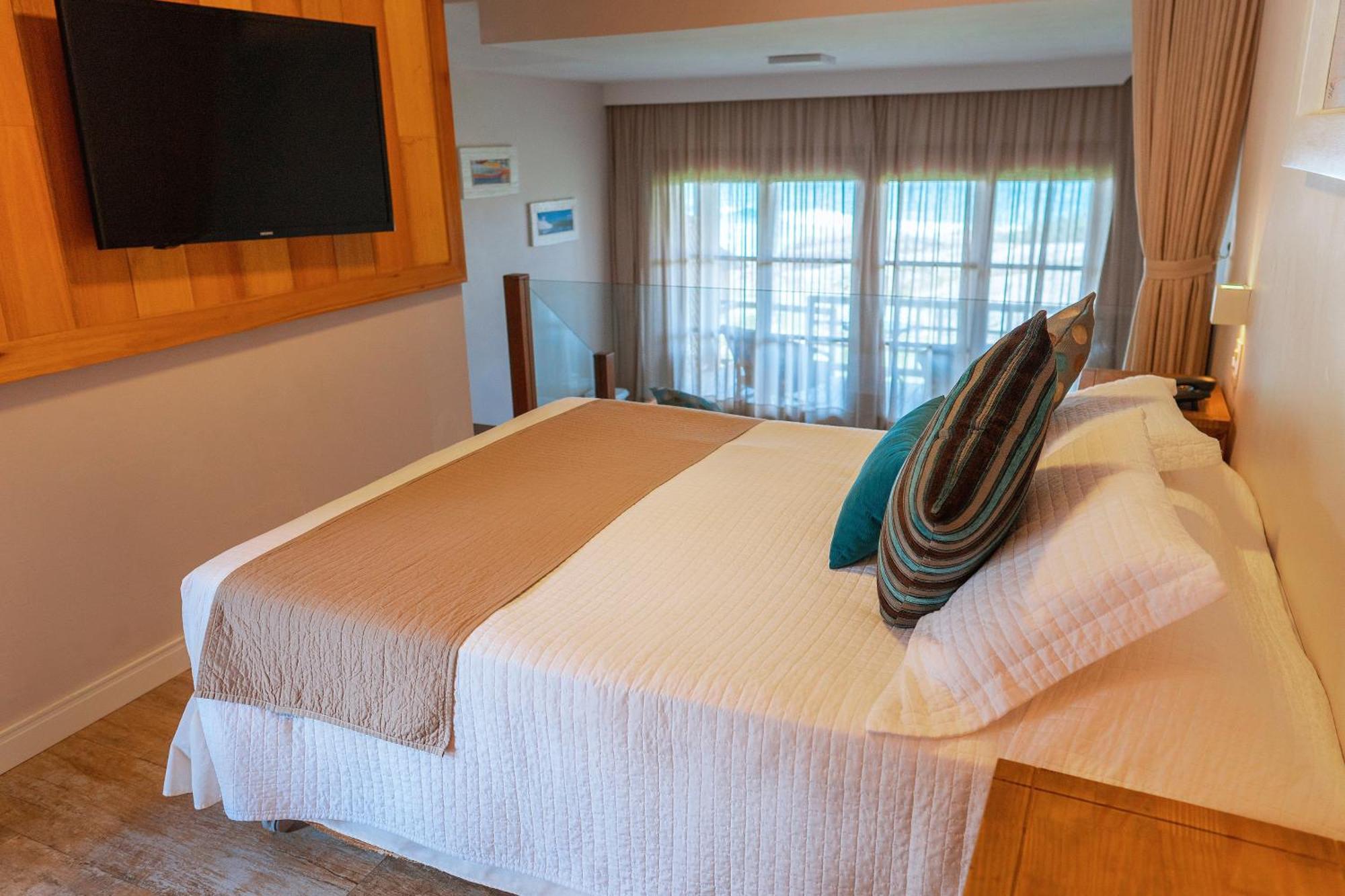 Hotel Atalaia Do Mariscal Бомбиняс Стая снимка